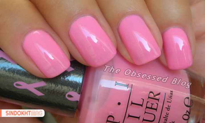 لاک مناسب رنگ پوست تیره - لاک آبی روشن و کاربنی