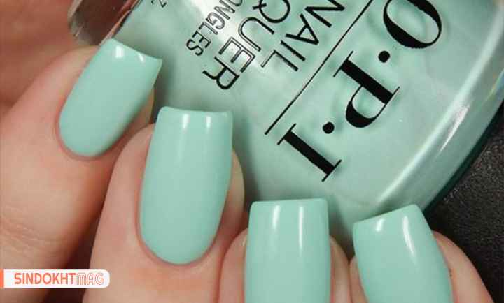 لاک مناسب با پوست روشن - لاک آبی آسمانی